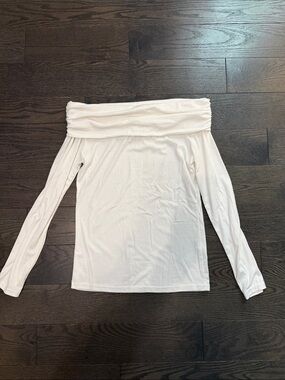 Off-Shoulder Long Sleeve Top in White - Women's Fashion